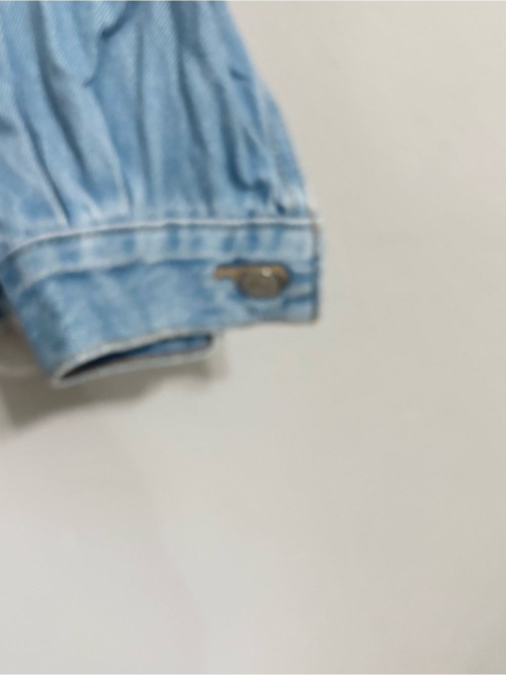 Oversized Levi’s Denim Light Blue Jean Jacket - Picture 5 of 8